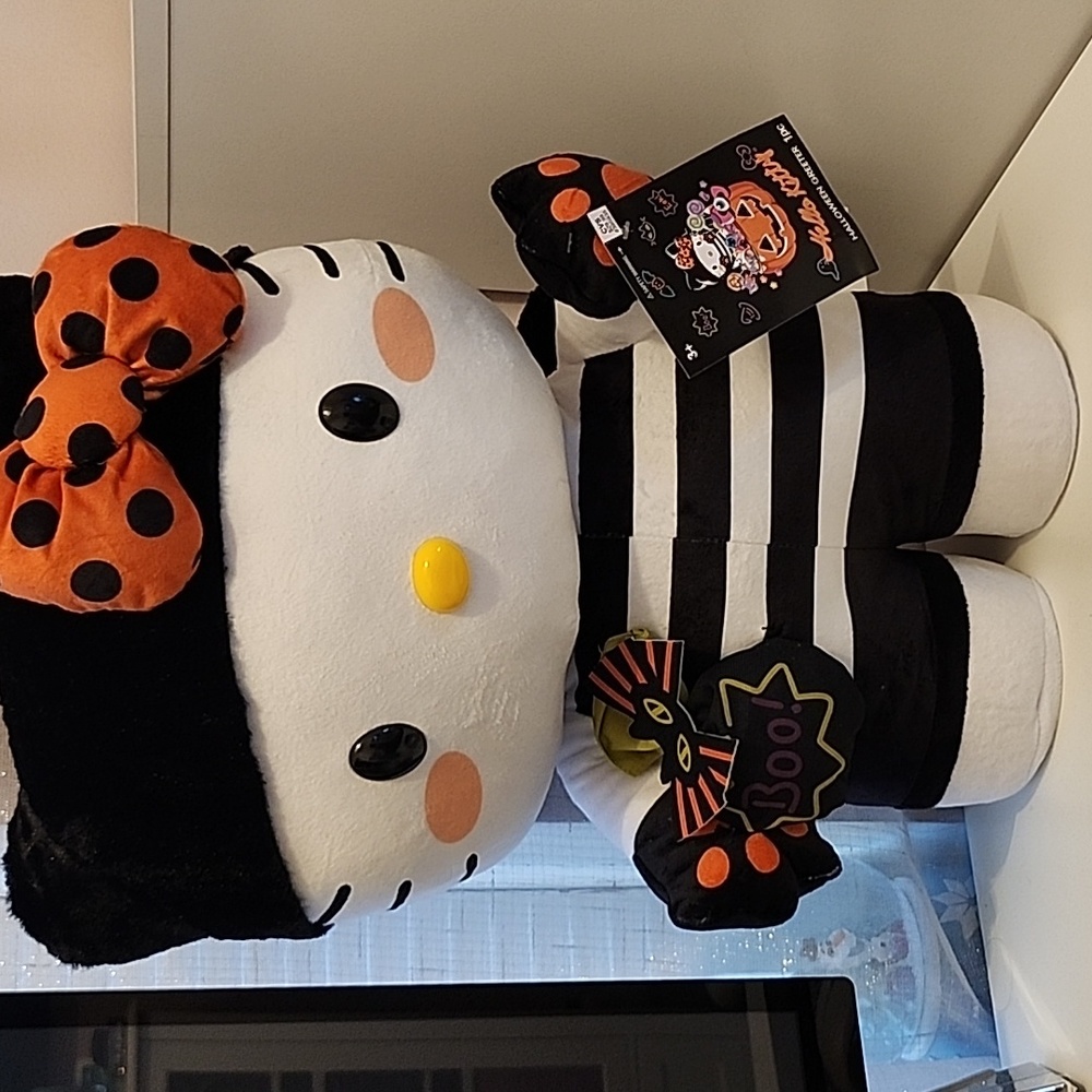 Hello kitty greeter